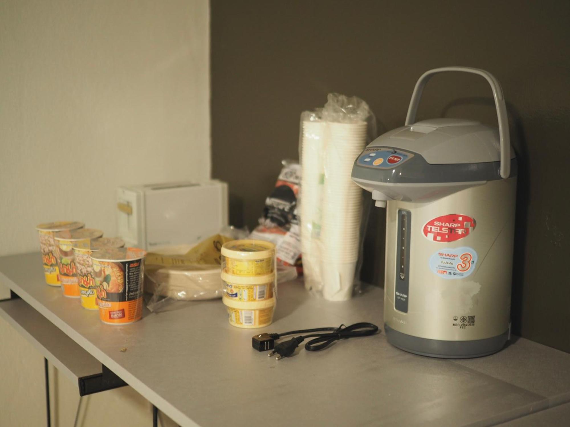 Krung Tone Hostel 曼谷 外观 照片